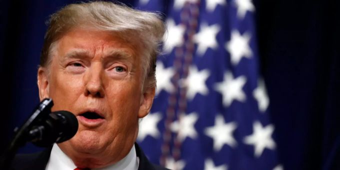 Donald Trump hat auf Twitter ein Video von 2005 veröffentlichtl Donald Trump an einer Rede.