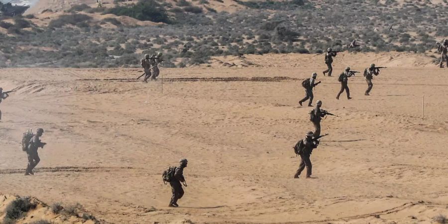 Iran führt Militärmanöver durch