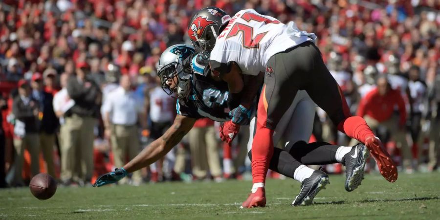 Die Buccaneers verlieren gegen Divison-Konkurrent Carolina mit 3:17 und verabschieden sich aus dem Playoffrennen. Wer mit diesem Offensivpotential nur drei Punkte erzielt kann die Segel streichen.