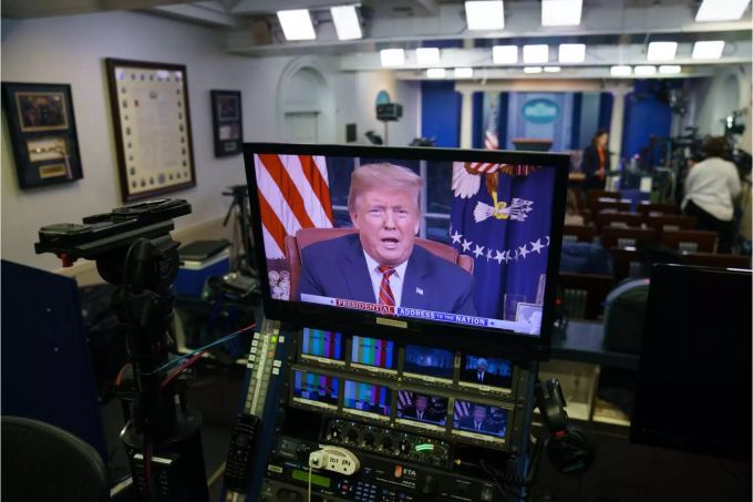 Trump hat sich in einer TV-Ansprache an die Bürger der USA gewendet. Der US-Präsident wolle das Land mit allen Mitteln schützen. Donald Trump