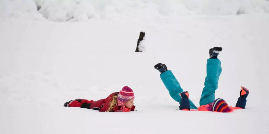 Wegen des Schneechaos fällt für viele Kinder der Unterricht aus.