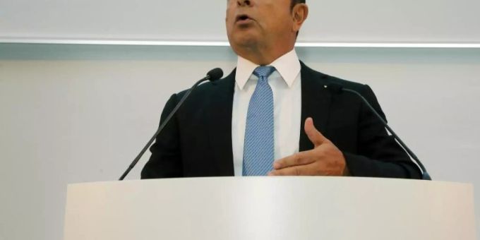 Ghosn war vor drei Monaten in Tokio wegen Verstosses gegen Börsenauflagen festgenommen und angeklagt worden. Foto: Michel Euler/AP/dpa Ghosn war vor drei Monaten in Tokio wegen Verstosses gegen Börsenauflagen festgenommen und angeklagt worden. Foto: Michel Euler/AP/dpa
