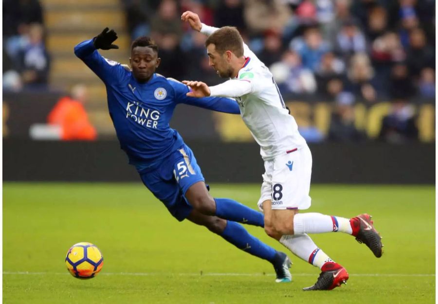 Leicester kommt ins Straucheln: Der Meister von 2015 verliert gegen Crystal Palace gleich mit 0:3. Palace gehört nach dem schwachen Saisonstart zu den Abstiegsfavoriten schlechthin. Unter Ex-Naticoach Roy Hodgson sind sie aber bereits seit sieben Spielen ungeschlagen.