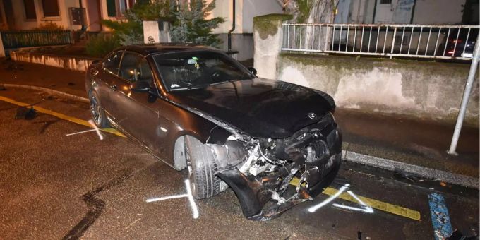 Keine Verletzten - Selbstunfall in Basel mit Auto von Vater