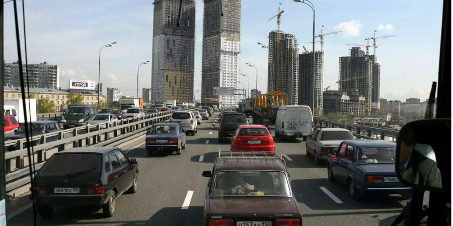 Der Verkehr stockt in Moskau (Symbolbild).