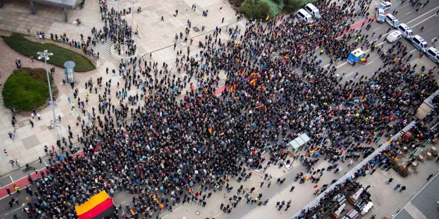 In Chemnitz nahmen rund 8000 Personen an Demonstrationen teil. (Archiv)