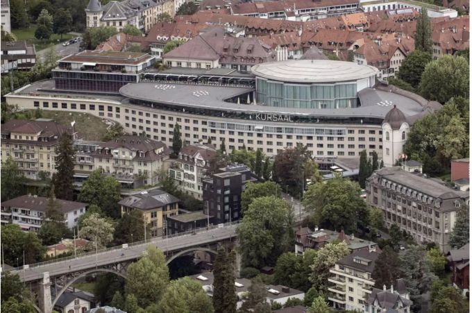 Kursaal Bern Gruppe meldet Gewinnsteigerung trotz leichtem Umsatzrückgang. (Archivbild) Sicht auf den Kursaal in Bern im Mai 2018 - Keystone