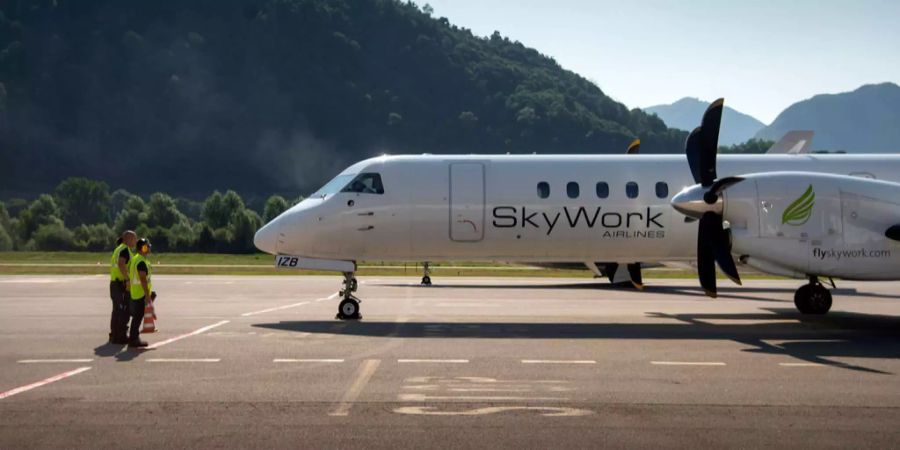 Ein Flugzeuge der Skywork am Flughafen Bern Belp.