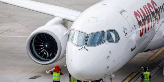 Ein Airbus A220-300 der Swiss steht am Terminal B am Flughafen Zürich am Dienstag, den 18. September 2018 in Kloten. Ein Airbus A220-300 der Swiss steht am Terminal B am Flughafen Zürich am Dienstag, den 18. September 2018 in Kloten.