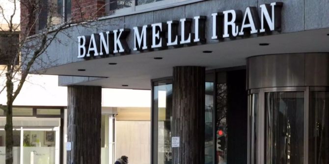 Das Logo der Melli Bank im Iran.