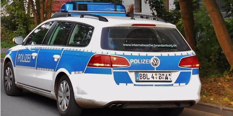 Ein deutsches Polizeiauto im Einsatz.