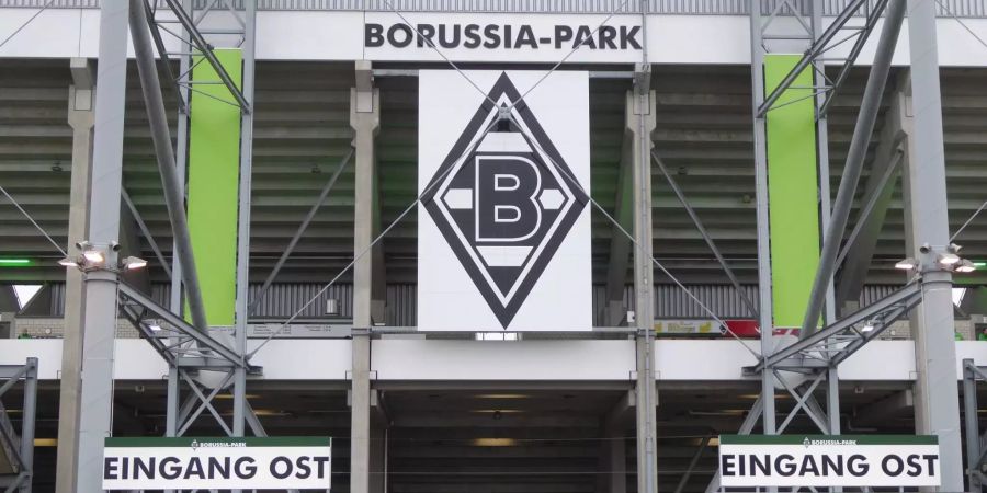 Das Logo von Borussia Mönchengladbach am Borussia Park.