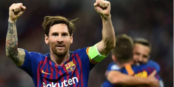 FC Barcelonas Fussball-Star Lionel Messi jubelt mit seinem Teamkameraden. FC Barcelonas Fussball-Star Lionel Messi jubelt mit seinem Teamkameraden.
