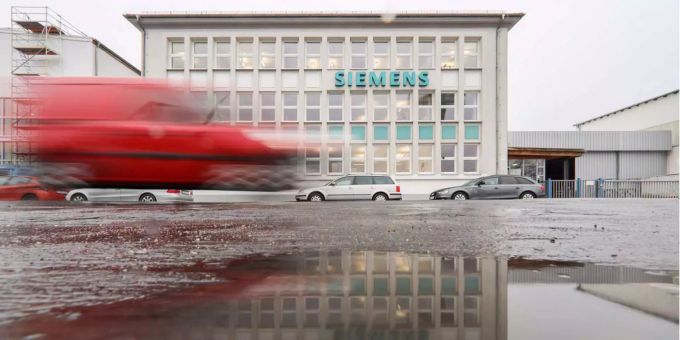 Kritik von IG Metall - Siemens informiert über Jobabbau