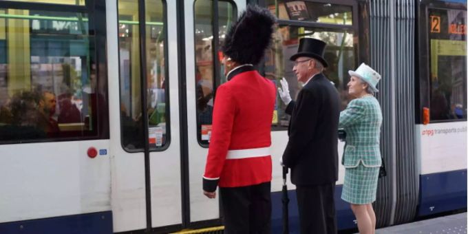 Jux-Aktion: London in Genf - Britische Garde bringt Passanten Manieren bei