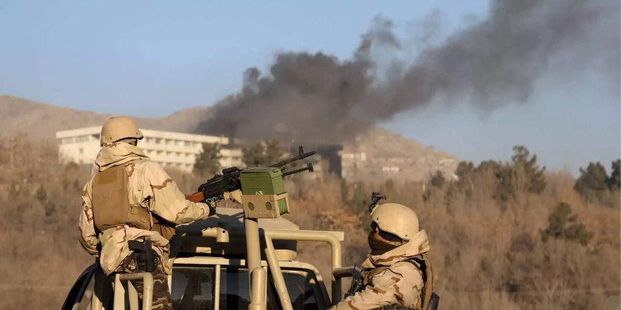 Nach einem Taliban-Angriff auf ein Hotel in Kabul, Afghanistan ist die Todesoperzahl von 18 auf 19 angestiegen.