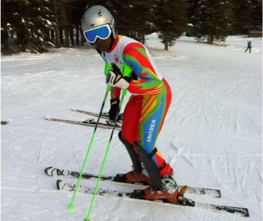 Shannon-Ogbnai Abeda mit farbenfrohem Ski-Dress.