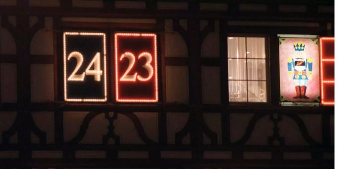 Der Adventskalender stammt aus dem 19. Jahrhundert. Der Adventskalender stammt aus dem 19. Jahrhundert.