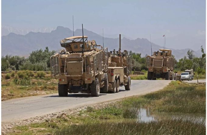 Russland soll die Taliban mit Diesel beliefern. Russland soll die Taliban mit Diesel beliefern.