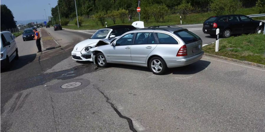 Nach einer Autobahnausfahrt in Rapperswil-Jona SG kollidierten zwei Fahrzeuge.