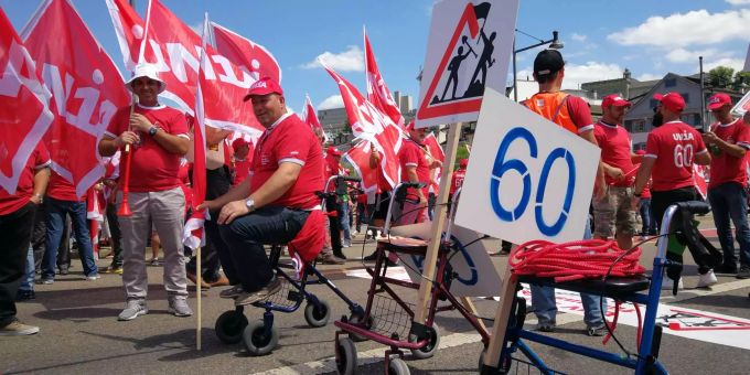 Demo in Zürich - 18'000 Bauarbeiter kämpfen für Rentenalter 60