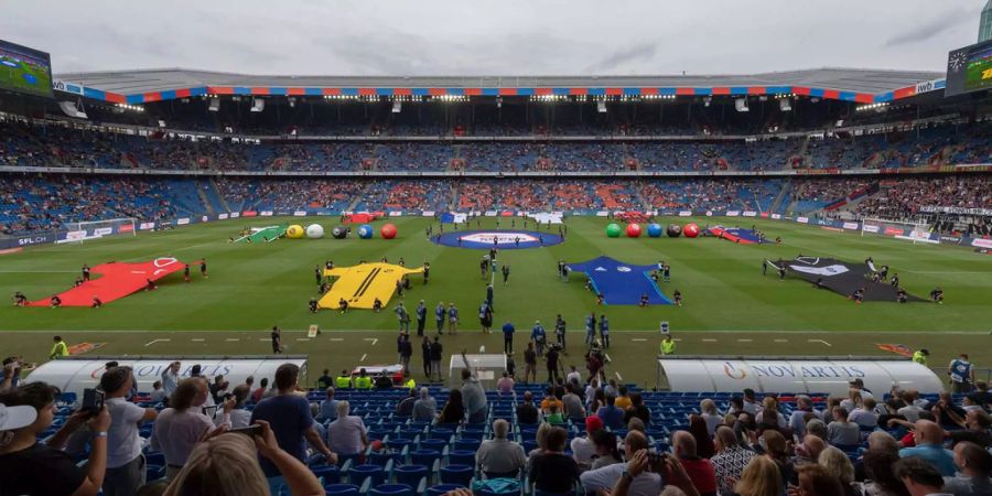 Das Stadion des FC Basel, der St. Jakob-Park, fasst 38'512 Zuschauerplätze.