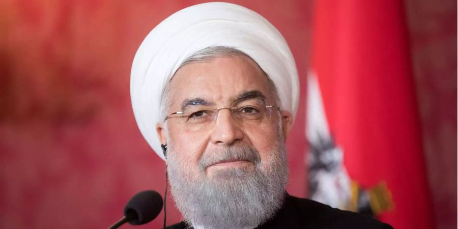 Irans Präsident Ruhani will wegen des wachsenden Drucks durch die USA reformorientierte und konservative Gruppen zusammenbringen.