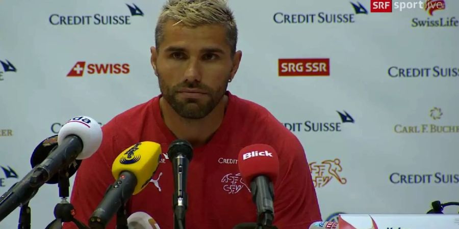 «Hängen oft am Handy rum»: Valon Behrami über den Komfort in der Unterkunft.