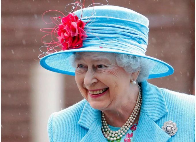 Die Engländer liegen der Queen zu Füssen. queen