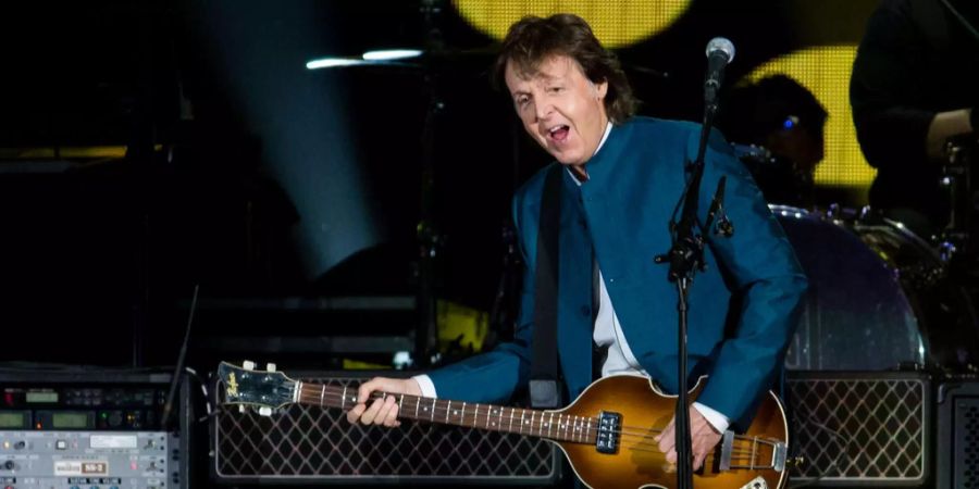 Musiker Paul McCartney begeisterte Fans mit seiner jugendlichen Spielfreude.