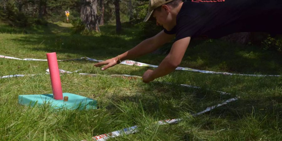 Capture the Flag: Einer der ältesten erobert mit vollem Einsatz die Flagge der Gegner.