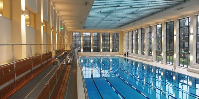 Das Hallenbad City in Zürich vor dem Brand. (Symbolbild) Hallenbad City