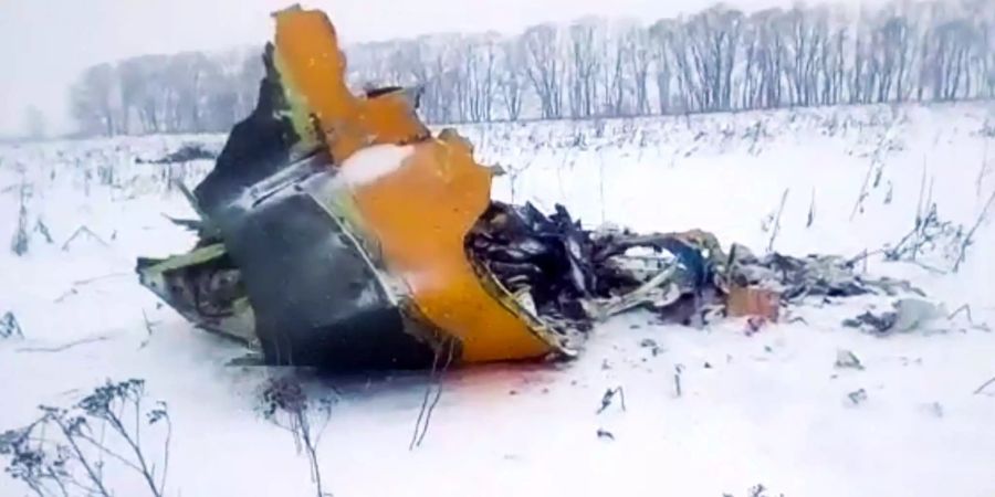 Es wurden Teile des abgestürzten russischen Fliegers der Saratov Airlines gefunden und dies rund 40 Kilometer vom Domodedovo Flughafen entfernt.