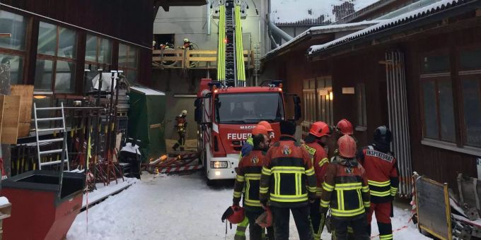 Die Löscharbeiten gestalteten sich als aufwändig. Die Löscharbeiten gestalteten sich als aufwändig.