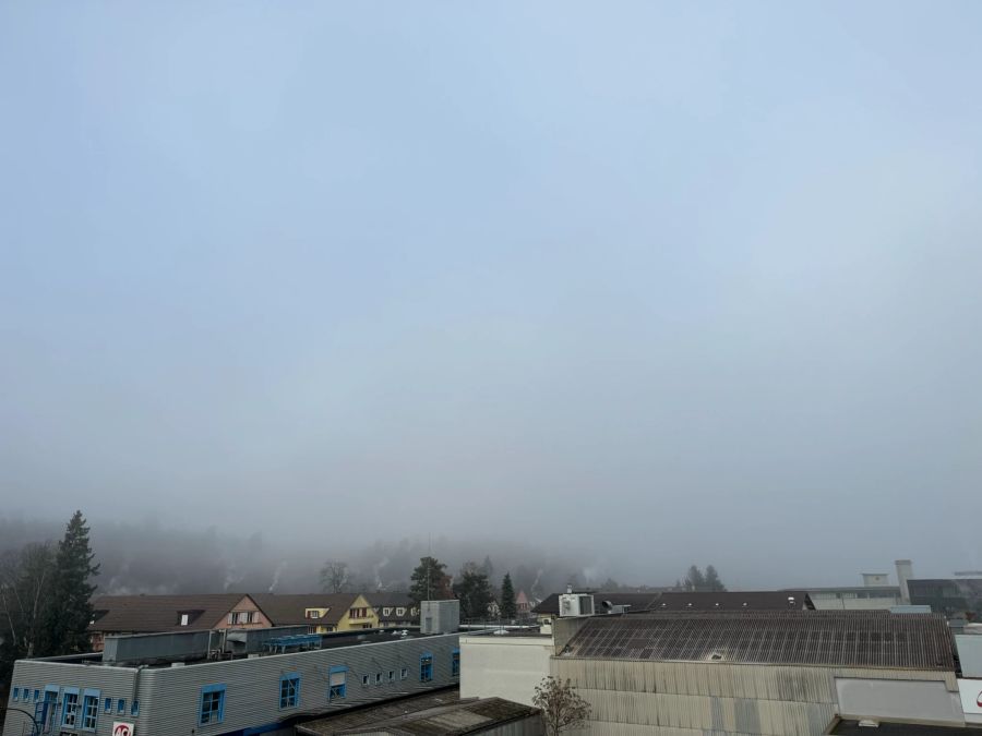 Während das Mittelland im Nebel versinkt.