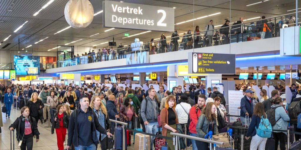 Flughafen Amsterdam Abflug Laut Aktuellem Flugplan www.nau.ch