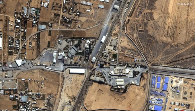 Dieses von Maxar Technologies bereitgestellte Bild zeigt den Grenzübergang Rafah zwischen Gaza und Ägypten. Rafah-Übergang