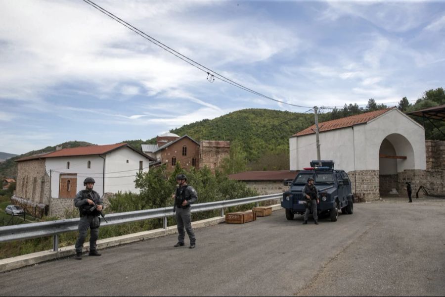 Bei dem Angriff von 30 Paramilitärs wurde ein kosovarischer Polizist getötet.