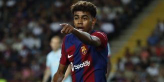 Bei Barça - Talent Yamal erhält neuen Vertrag mit Milliarden-Klausel Bei Barça - Talent Yamal erhält neuen Vertrag mit Milliarden-Klausel