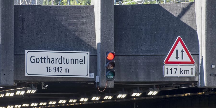 Der Brand eines Personenwagens im Gotthard-Strassentunnel ist am frühen Dienstagmorgen glimpflich ausgegangen: Es wurde niemand verletzt. (Archivbild)