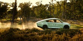 «Terra» - Solarbetriebenes SUV meistert 1'000 Kilometer «Terra» - Solarbetriebenes SUV meistert 1'000 Kilometer