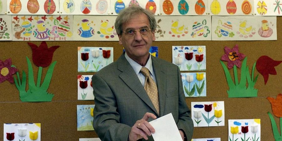 Laszlo Solyom Ungarn Wahlurne