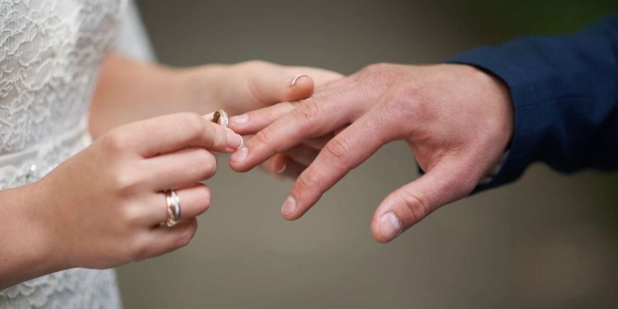 Hochzeit Ehe Ehering Hände