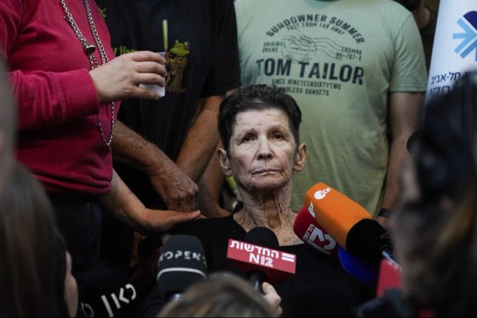 Yocheved Lifshitz wurde von der Hamas am 7. Oktober gefangen genommen und nun wieder freigelassen - unter anderem aufgrund der Hilfe von Katar. katar hamas