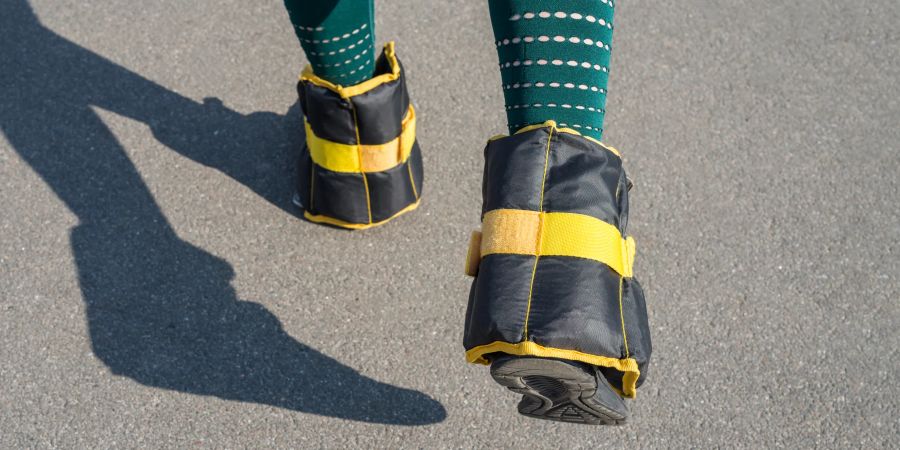 Knöchelgewicht Frau Training Gehen