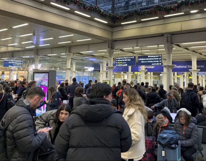 Eurostar-Passagiere warten in London. Eurostar
