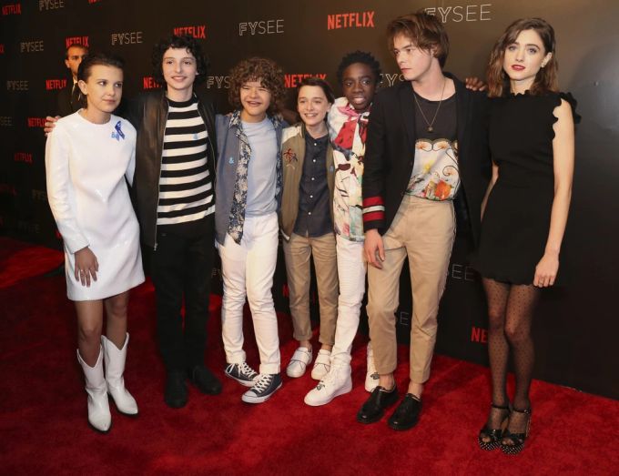 Millie Bobby Brown (l.) und ihre «Stranger Things»- Kollegen im Jahr 2017. (Archivbild) Millie Bobby Brown Cast