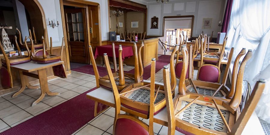 Das Cafe Haug im Dorfzentrum von Schwyz etwa musste wegen den Corona-Massnahmen des Bundes vorübergehend schliessen. (Archivbild)