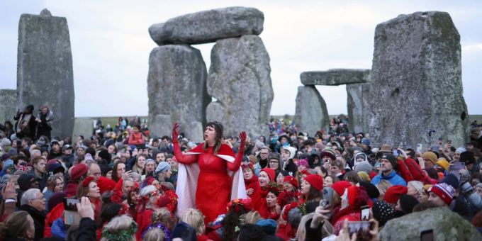Stonehenge - Tausende Menschen feiern Wintersonnenwende