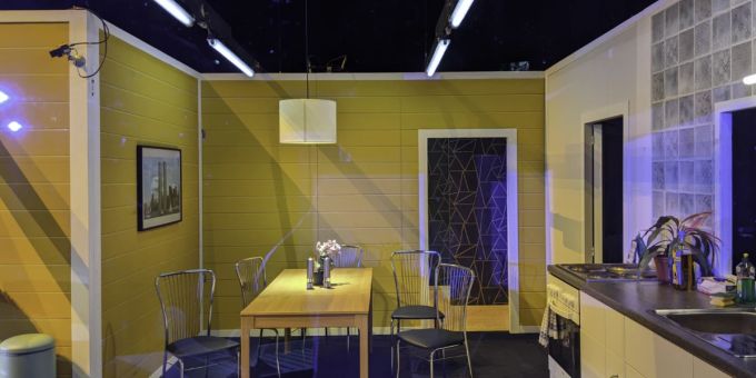 Boris Nikitin hat eine Replika des Containers erstellt, als Teil der Inszenierung «Erste Staffel. 20 Jahre Grosser Bruder» am Staatstheater Nürnberg. Ausstellung